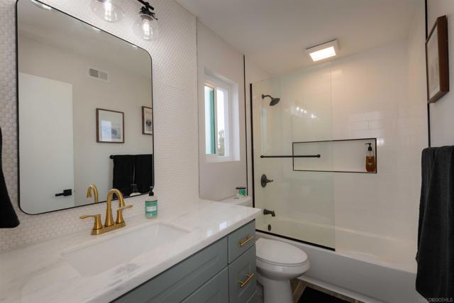 1426 Westwood Pl., Oceanside CA: https://media.crmls.org/mediaz/92940627-7077-4f4a-8dd0-e212d3603197.jpg