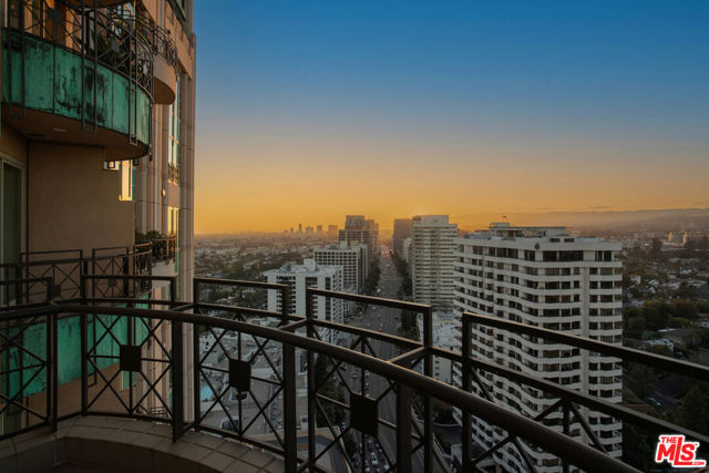 10580 Wilshire Boulevard, Los Angeles CA: https://media.crmls.org/mediaz/92946bd8-eb34-40e5-b1cd-7ae94e49c0e4.jpg