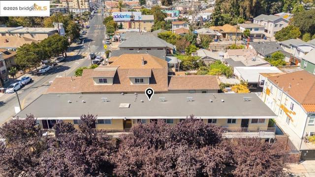 2011 Rutherford, Oakland CA: https://media.crmls.org/mediaz/92950eaa-30db-46f8-8006-d6f5d76f6f00.jpg