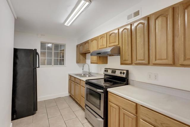 213 7th Street, Oakland CA: https://media.crmls.org/mediaz/929699ac-6fc6-4f54-90ed-b99eae7f6c92.jpg