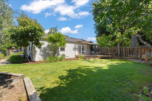 197 S Leigh Avenue, Campbell CA: https://media.crmls.org/mediaz/9296a7d8-17fc-437f-acea-6ab5997bbb1d.jpg