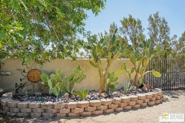 22950 Henry Road, Desert Hot Springs CA: https://media.crmls.org/mediaz/929722a2-c538-4b17-9e9a-965ed0df182b.jpg