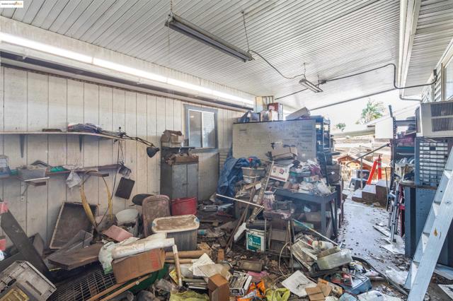 832 W 11Th St, Antioch CA: https://media.crmls.org/mediaz/9297773f-2b5e-4b06-a131-35a9bfb79b7b.jpg