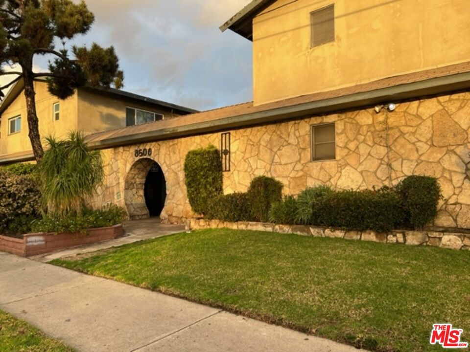 8500 Sunland Boulevard 23, Sun Valley, CA 91352