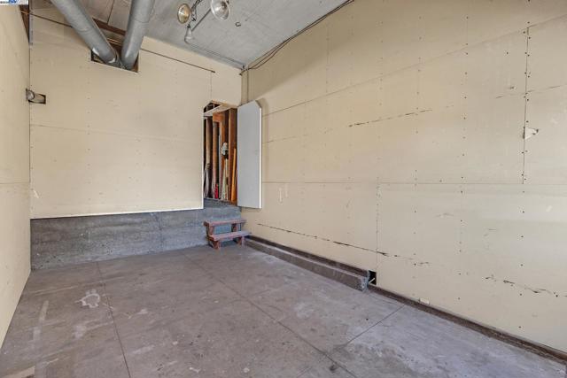 4134 Fulton St, San Francisco CA: https://media.crmls.org/mediaz/92980b86-8fb4-4c1d-8253-b6e82d9d288a.jpg