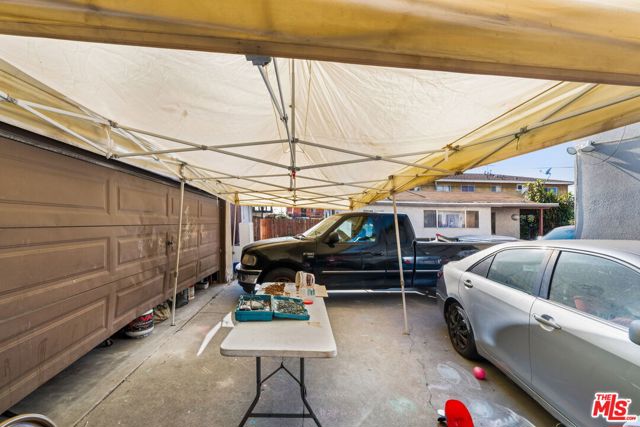 1114 S Kern Avenue, Los Angeles CA: https://media.crmls.org/mediaz/92985227-cae1-4687-8985-262289472764.jpg