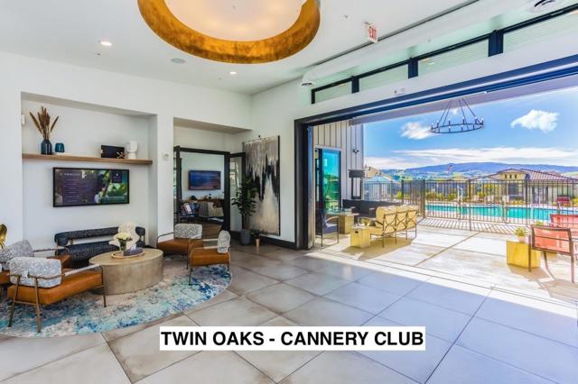 2102 White Oak Drive, Hollister CA: https://media.crmls.org/mediaz/92988bf3-14c6-4652-9fb1-6f90bea24700.jpg