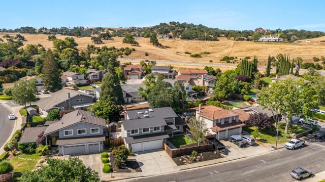 1010 Creekside Court, Morgan Hill CA: https://media.crmls.org/mediaz/9299508a-4311-4385-a306-af8f11fb7c32.jpg