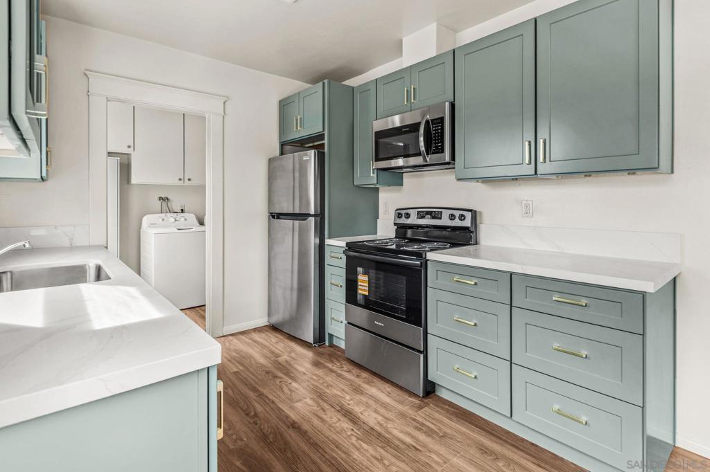 915 Civic Center Dr - photo 8