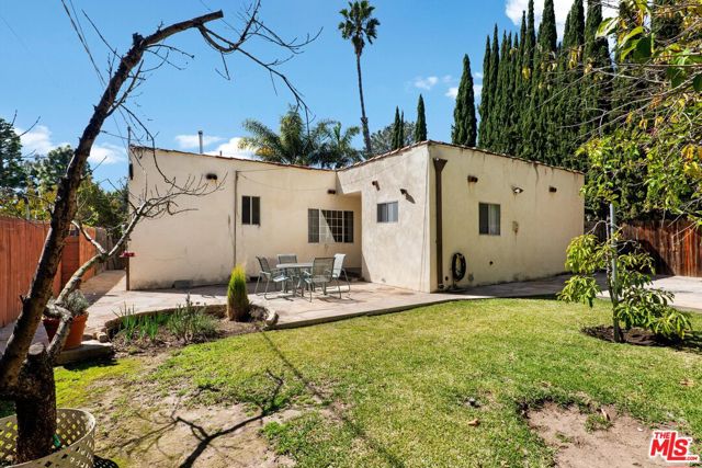 1186 Mcclellan Drive, Los Angeles CA: https://media.crmls.org/mediaz/92998c49-bb40-438a-b11a-260f7b063a45.jpg