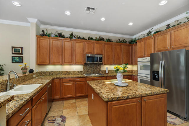 40613 Corte Los Cerritos, Indio CA: https://media.crmls.org/mediaz/9299cacf-864f-4dc3-8390-7d751be34809.jpg
