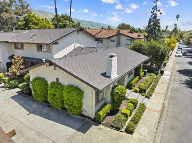 43150 Starr street, Fremont CA: https://media.crmls.org/mediaz/9299e560-7e5d-4d62-afde-208d8d6491a7.jpg