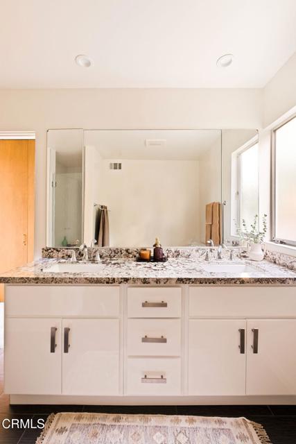 1256 Club House Drive, Pasadena CA: https://media.crmls.org/mediaz/929a0262-9b8d-4ea6-a435-5418f9539bab.jpg