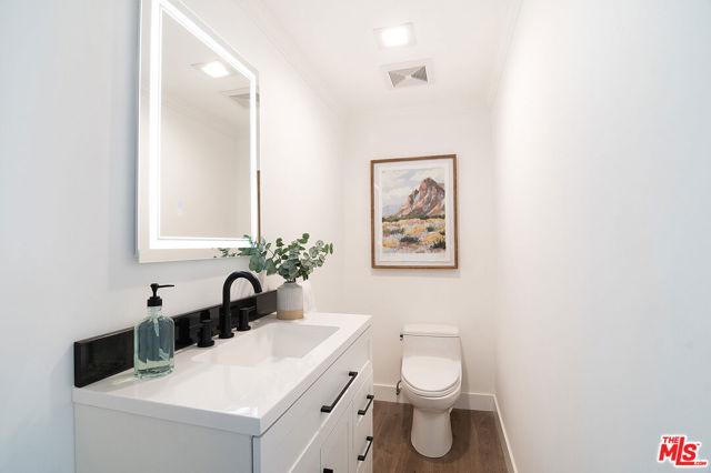 8155 Willow Glen Road, Los Angeles CA: https://media.crmls.org/mediaz/929a7193-2ee0-4ff7-bb7d-dd7fee6ead9d.jpg