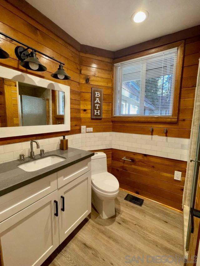 41489 Comstock Ln, Big Bear CA: https://media.crmls.org/mediaz/929ab935-f8ed-4377-90be-e294edb969b2.jpg