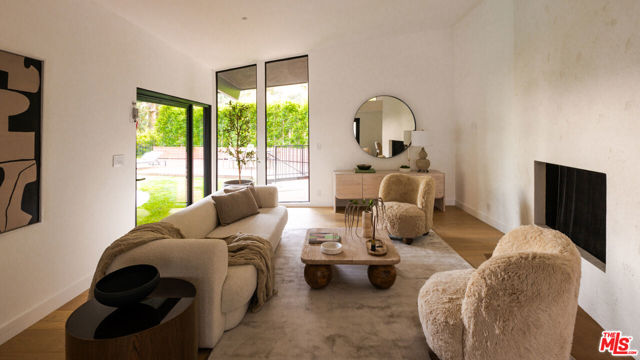 2247 Chelan Place, Los Angeles CA: https://media.crmls.org/mediaz/929ad06b-2892-41ae-8779-507f193d87e5.jpg