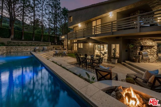 17765 Camino De Yatasto, Pacific Palisades CA: https://media.crmls.org/mediaz/929c3f39-7071-46e9-bcef-a4b5c512535d.jpg