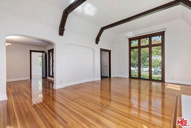 305 South Swall Drive photo 4