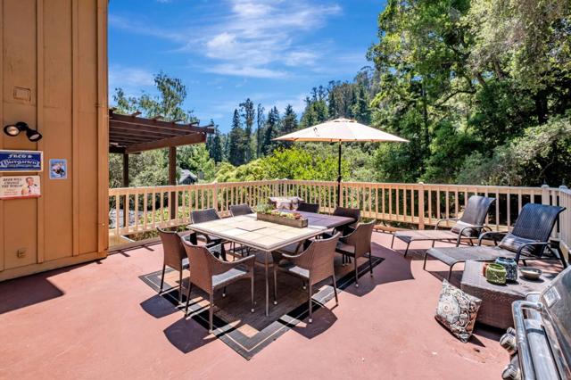 4858 Freedom Boulevard, Aptos CA: https://media.crmls.org/mediaz/929cc419-71a7-4e85-8da5-e0e6ac22964c.jpg