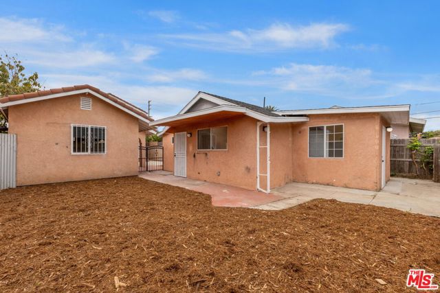 1060 Mcfarland Avenue, Wilmington CA: https://media.crmls.org/mediaz/929d5a86-b95e-46f4-871f-a2a6f5b3d3e9.jpg