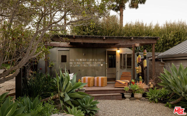 28036 Sea Lane Drive, Malibu CA: https://media.crmls.org/mediaz/929d8d7d-112c-4fda-8e4c-d1192e3e8173.jpg