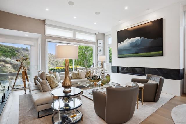 3334 Caminito Cabo Viejo, Del Mar CA: https://media.crmls.org/mediaz/929dd223-09b9-4211-b381-35e758bcb106.jpg
