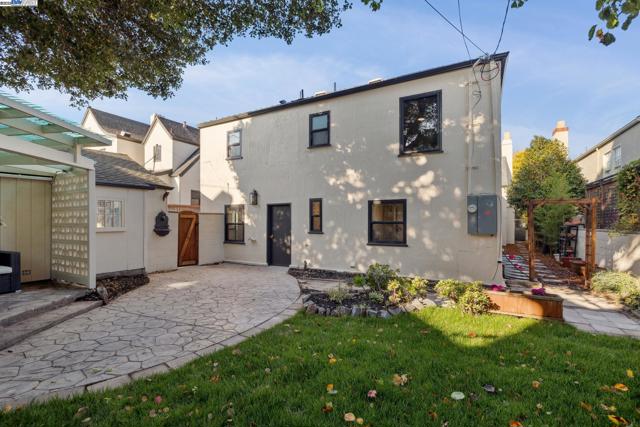 1728 Cambridge Dr, Alameda CA: https://media.crmls.org/mediaz/929e6b88-16a9-41a4-b4b4-6b0f106865aa.jpg