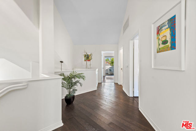 4744 Norwich Avenue, Sherman Oaks CA: https://media.crmls.org/mediaz/929e92e9-0443-48e7-8450-fcb352d679e5.jpg