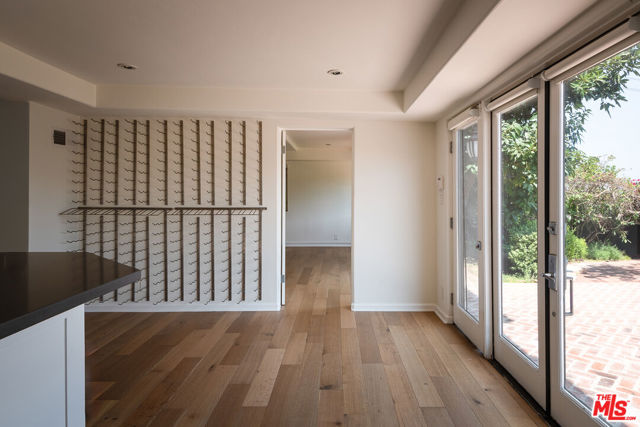 3756 Effingham Place, Los Angeles CA: https://media.crmls.org/mediaz/929e9505-447e-4e69-9d24-1b249f9e3d12.jpg