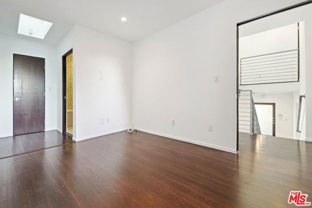 1527 Marmont Avenue, Los Angeles CA: https://media.crmls.org/mediaz/929ec964-1c08-4447-ad76-91cd20d2d922.jpg