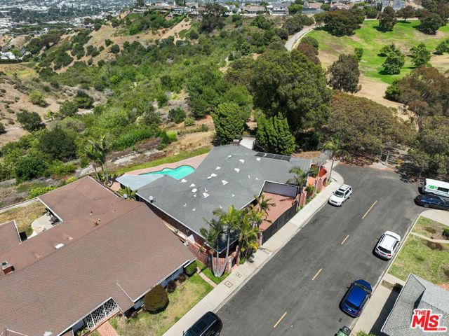 4260 S Cloverdale Avenue, Los Angeles CA: https://media.crmls.org/mediaz/929f1d43-4735-45b3-a3c9-517b89cfd04c.jpg