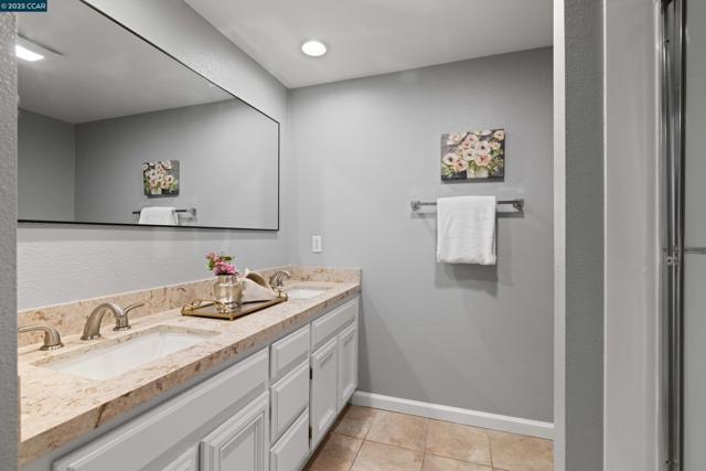 315 Glasgow Circle, Danville CA: https://media.crmls.org/mediaz/929f7e39-435b-4b57-b1bc-0b7d15afcd9e.jpg