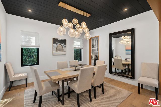 4937 Rubio Avenue, Encino CA: https://media.crmls.org/mediaz/929fd723-8166-49c2-861e-aab986ec82d3.jpg