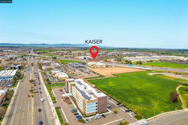 1974 Paradise Valley Ct, Tracy CA: https://media.crmls.org/mediaz/92a00bae-cc13-4899-91b2-4d316c813510.jpg