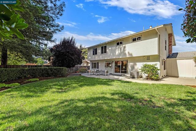 222 Scotts Mill Ct, Danville CA: https://media.crmls.org/mediaz/92a03e9b-c1e2-4136-b0c8-aa8996143b98.jpg