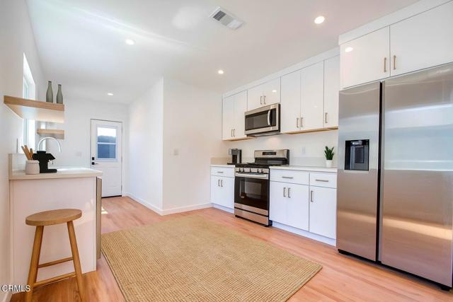 Detail Gallery Image 5 of 10 For 3938 Brunswick Ave, Los Angeles,  CA 90039 - 2 Beds | 2 Baths