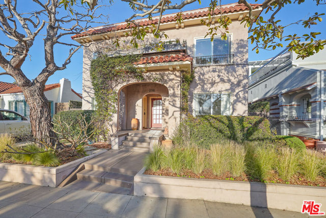 236 S 5th Avenue, Venice CA: https://media.crmls.org/mediaz/92a0441c-0383-4cb7-bbc5-4c9c847e5414.jpg