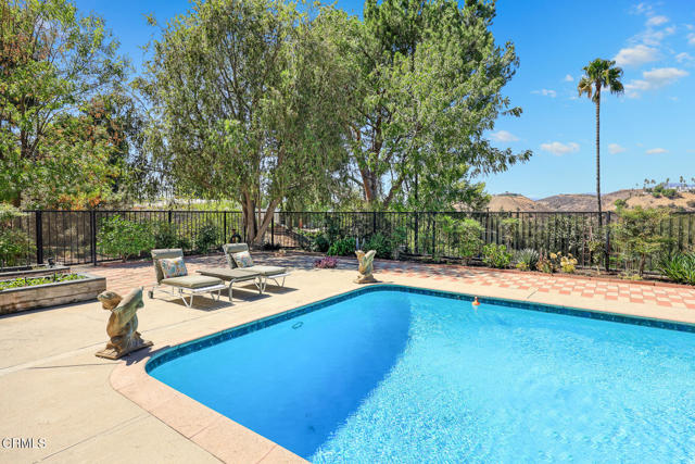 9728 Shadow Island Drive, Shadow Hills CA: https://media.crmls.org/mediaz/92a0835d-268c-478e-a60a-e9cbfdf3220b.jpg