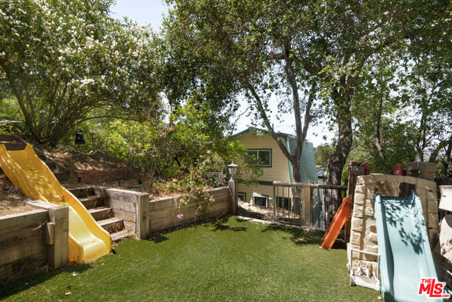 1212 Fernwood Pacific Drive, Topanga CA: https://media.crmls.org/mediaz/92a0fe6d-378d-44a5-91b6-fd4dbc702208.jpg