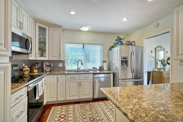 17476 Plaza Cerado, San Diego CA: https://media.crmls.org/mediaz/92a13e38-0346-4a5a-93bb-c3c104c18735.jpg
