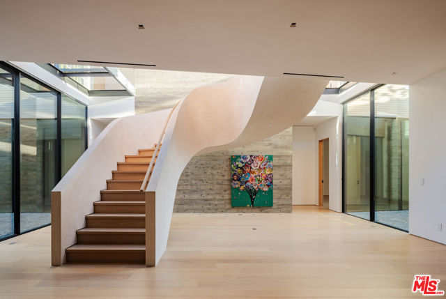 1520 Carla, Beverly Hills CA: https://media.crmls.org/mediaz/92a19642-49e8-4eeb-a466-7c3744cbbdee.jpg