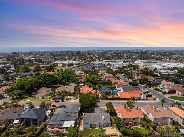 3560 Donna Dr, Carlsbad CA: https://media.crmls.org/mediaz/92a206d1-1cf5-486d-a31f-0b5caa26d380.jpg