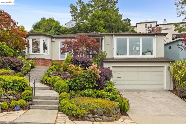 2250 Bywood Dr, Oakland CA: https://media.crmls.org/mediaz/92a2b237-330e-4c1d-aca4-1d54f0a0ad02.jpg