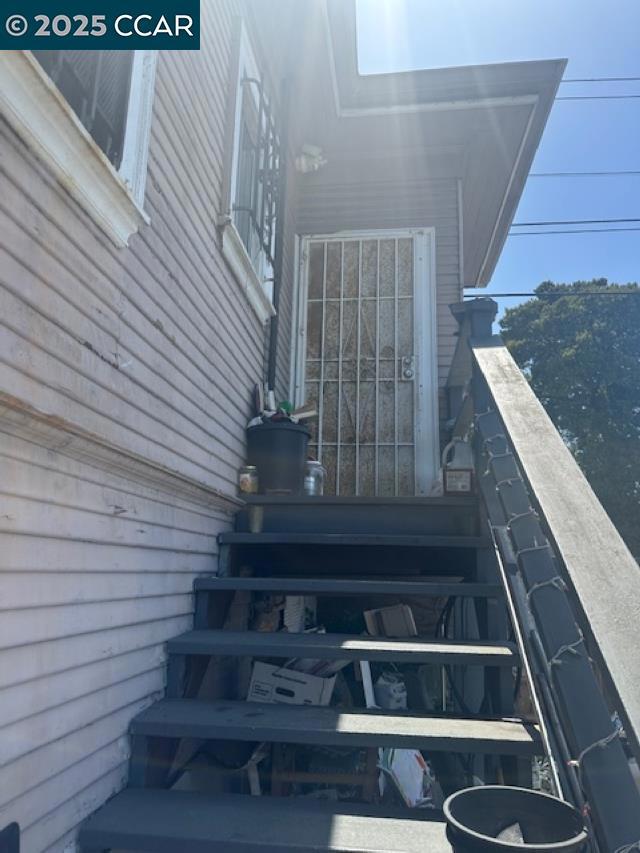 1201 41st Ave, Oakland CA: https://media.crmls.org/mediaz/92a34676-4be2-46a9-9c40-df203675553a.jpg