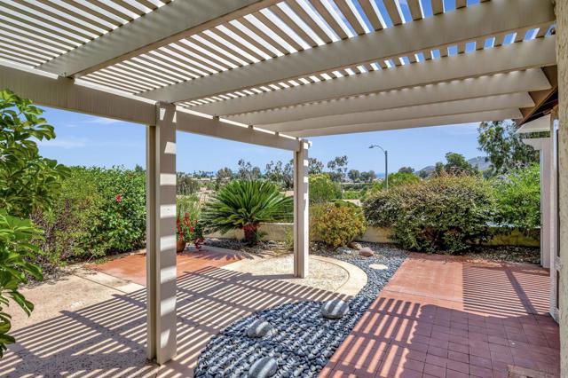 12880 Circulo Dardo, San Diego CA: https://media.crmls.org/mediaz/92a347dd-902b-4284-8bb2-e119dc102812.jpg