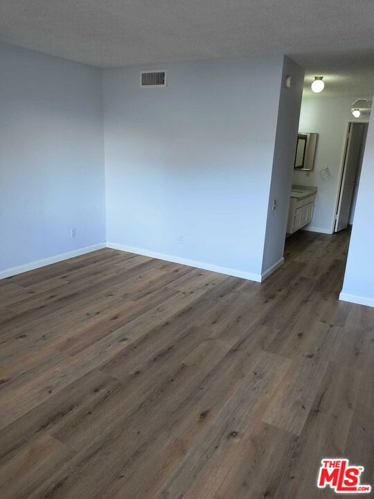 5334 N Lindley Avenue, Encino CA: https://media.crmls.org/mediaz/92a3ae38-6723-4b05-9754-f9242851e9e0.jpg