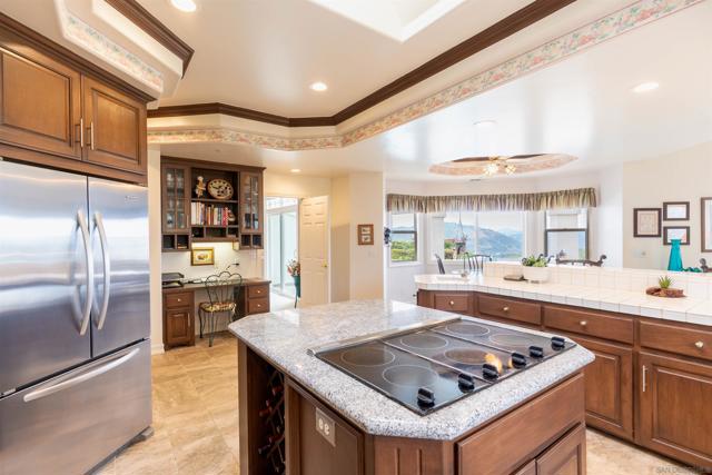 2377 Vern Drive, Fallbrook CA: https://media.crmls.org/mediaz/92a409d9-59b5-466d-89d8-e3d36fb4f2a9.jpg