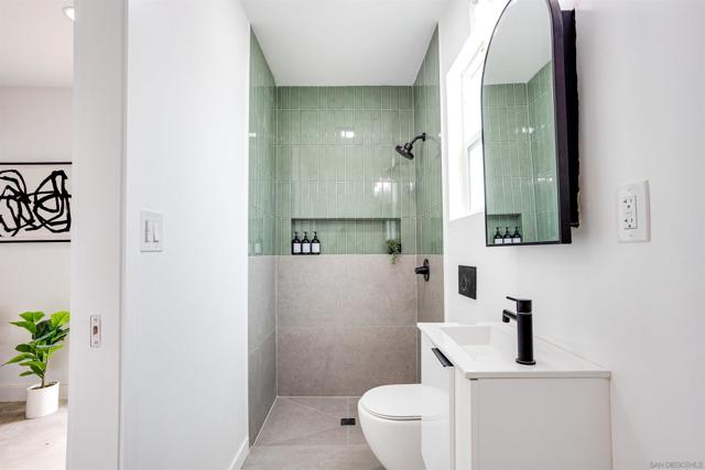 3831 Franklin Ave, San Diego CA: https://media.crmls.org/mediaz/92a555f5-1829-44e8-9618-1f43011ac654.jpg