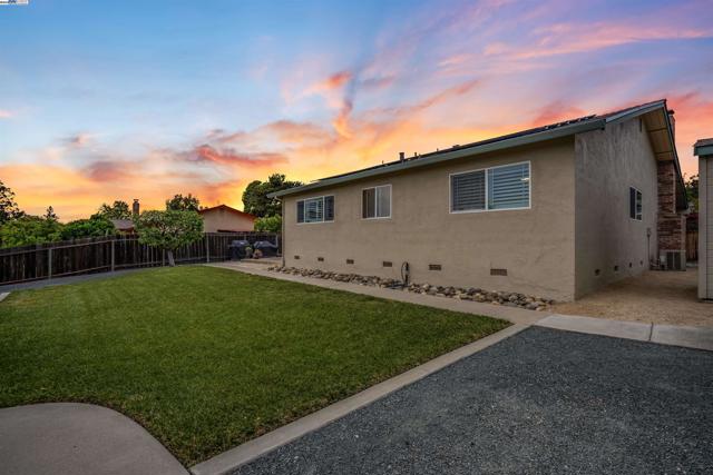 2845 Briarwood Dr, Livermore CA: https://media.crmls.org/mediaz/92a61f5a-f2d9-400b-9f9b-608c8fcc4d56.jpg
