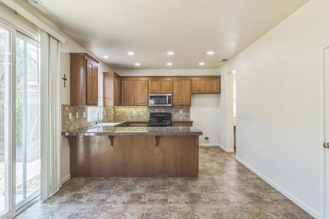 1160 Bellflower Way, Los Banos CA: https://media.crmls.org/mediaz/92a63179-7297-47a9-8bf7-75cf2a39e5f4.jpg